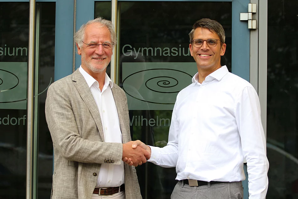 Johannes Baumann übergibt die Leitung des Gymnasium Wilhelmsdorf an seinen Nachfolger Michael Dörmann