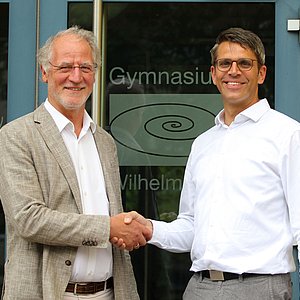 Johannes Baumann übergibt die Leitung des Gymnasium Wilhelmsdorf an seinen Nachfolger Michael Dörmann